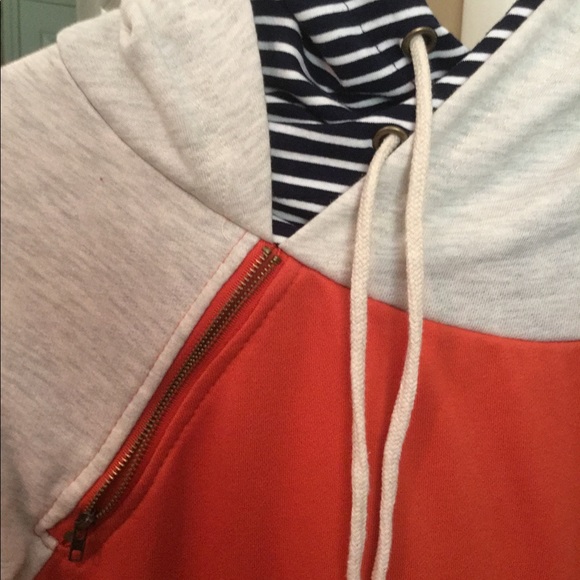 Ladies pull over - Picture 3 of 5